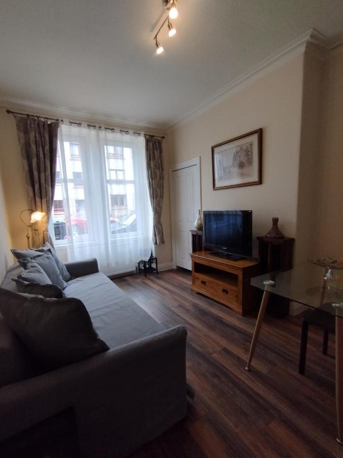 2 Bedrooms Flat Central Edinburgh, Sleeps 6, In The Shadow Of Holyrood Park And Arthur'S Seat With Free Parking, Two Bed Rooms エクステリア 写真