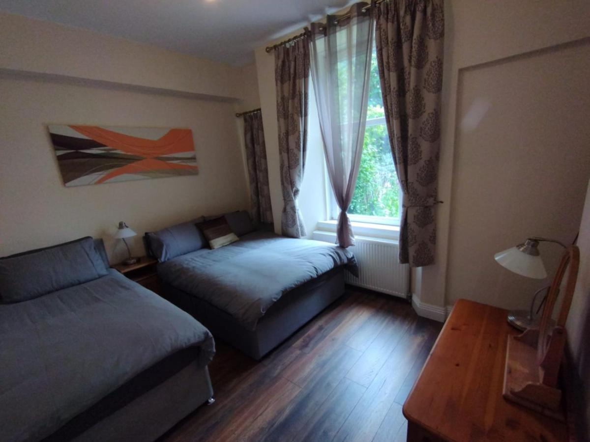 2 Bedrooms Flat Central Edinburgh, Sleeps 6, In The Shadow Of Holyrood Park And Arthur'S Seat With Free Parking, Two Bed Rooms エクステリア 写真