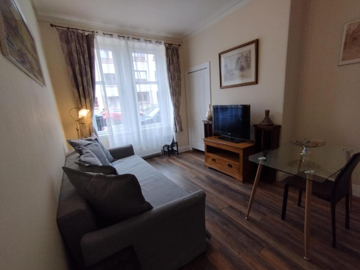 2 Bedrooms Flat Central Edinburgh, Sleeps 6, In The Shadow Of Holyrood Park And Arthur'S Seat With Free Parking, Two Bed Rooms エクステリア 写真