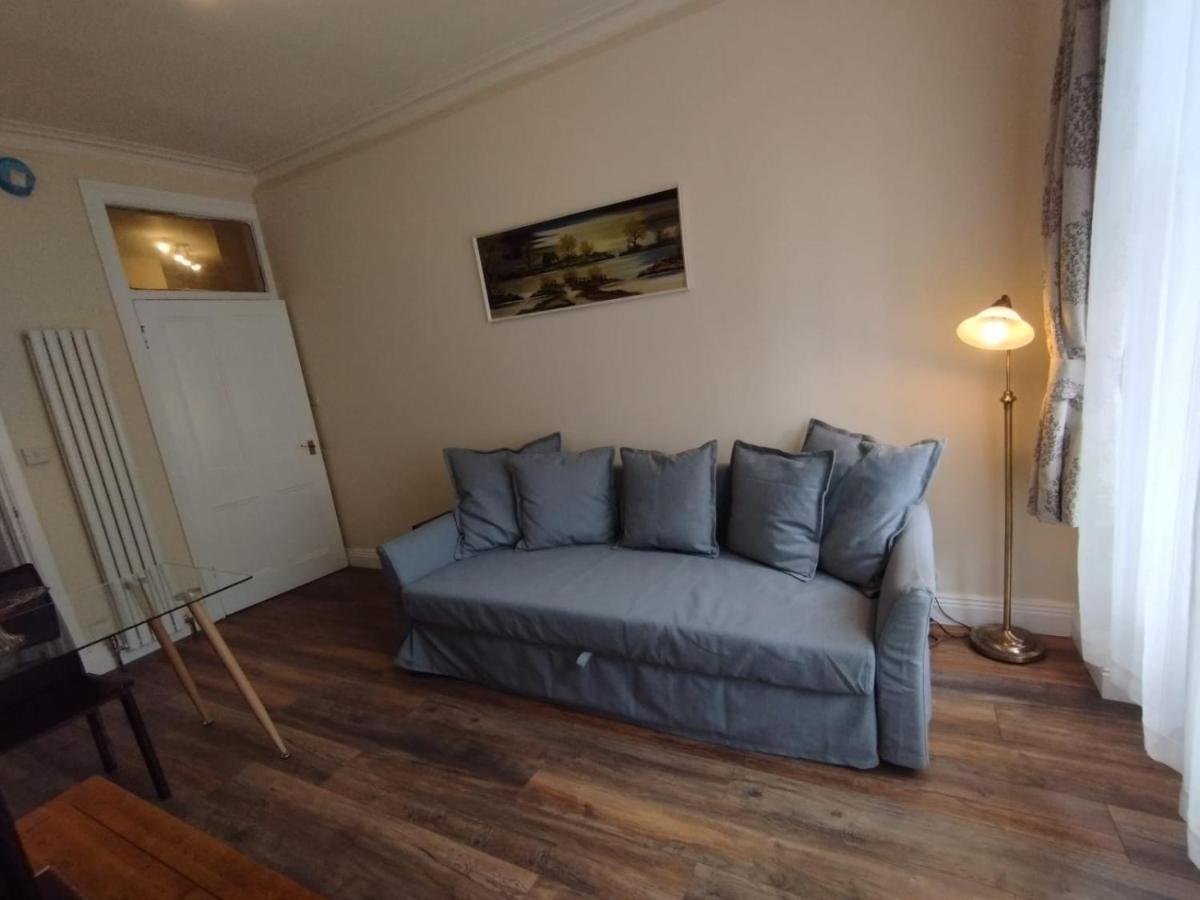 2 Bedrooms Flat Central Edinburgh, Sleeps 6, In The Shadow Of Holyrood Park And Arthur'S Seat With Free Parking, Two Bed Rooms エクステリア 写真