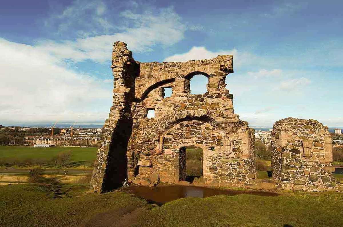 2 Bedrooms Flat Central Edinburgh, Sleeps 6, In The Shadow Of Holyrood Park And Arthur'S Seat With Free Parking, Two Bed Rooms エクステリア 写真